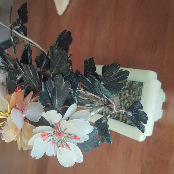 Chinese Vintage Jade Stone Carved Bonsai Tree with Jade and Rose Quartz - Picture 5 of 6